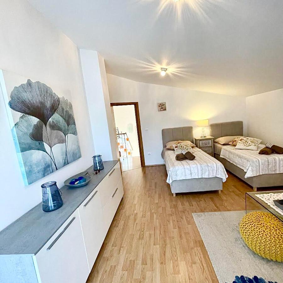 Dalmatian Village Charm - Spacious Villa With Pool Near Trogir Primorski Dolac Extérieur photo