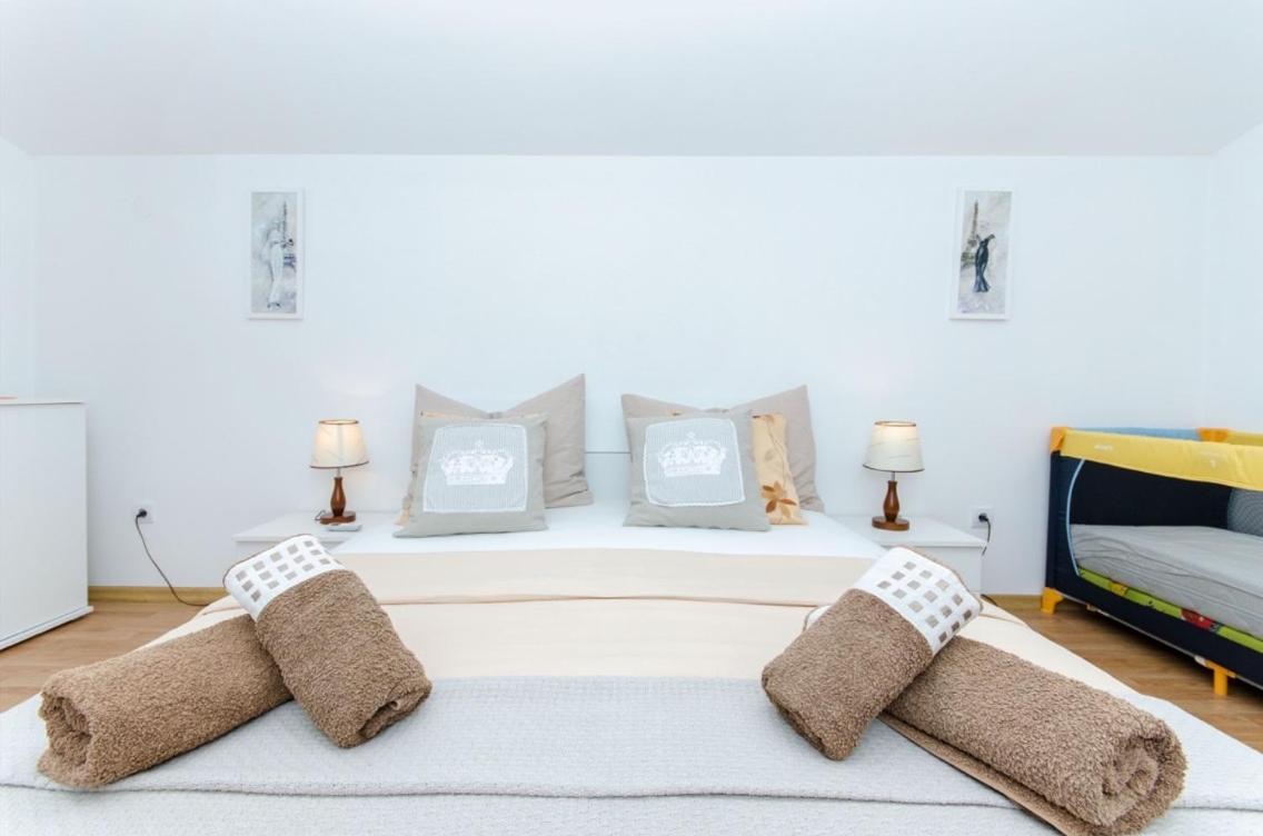 Dalmatian Village Charm - Spacious Villa With Pool Near Trogir Primorski Dolac Extérieur photo