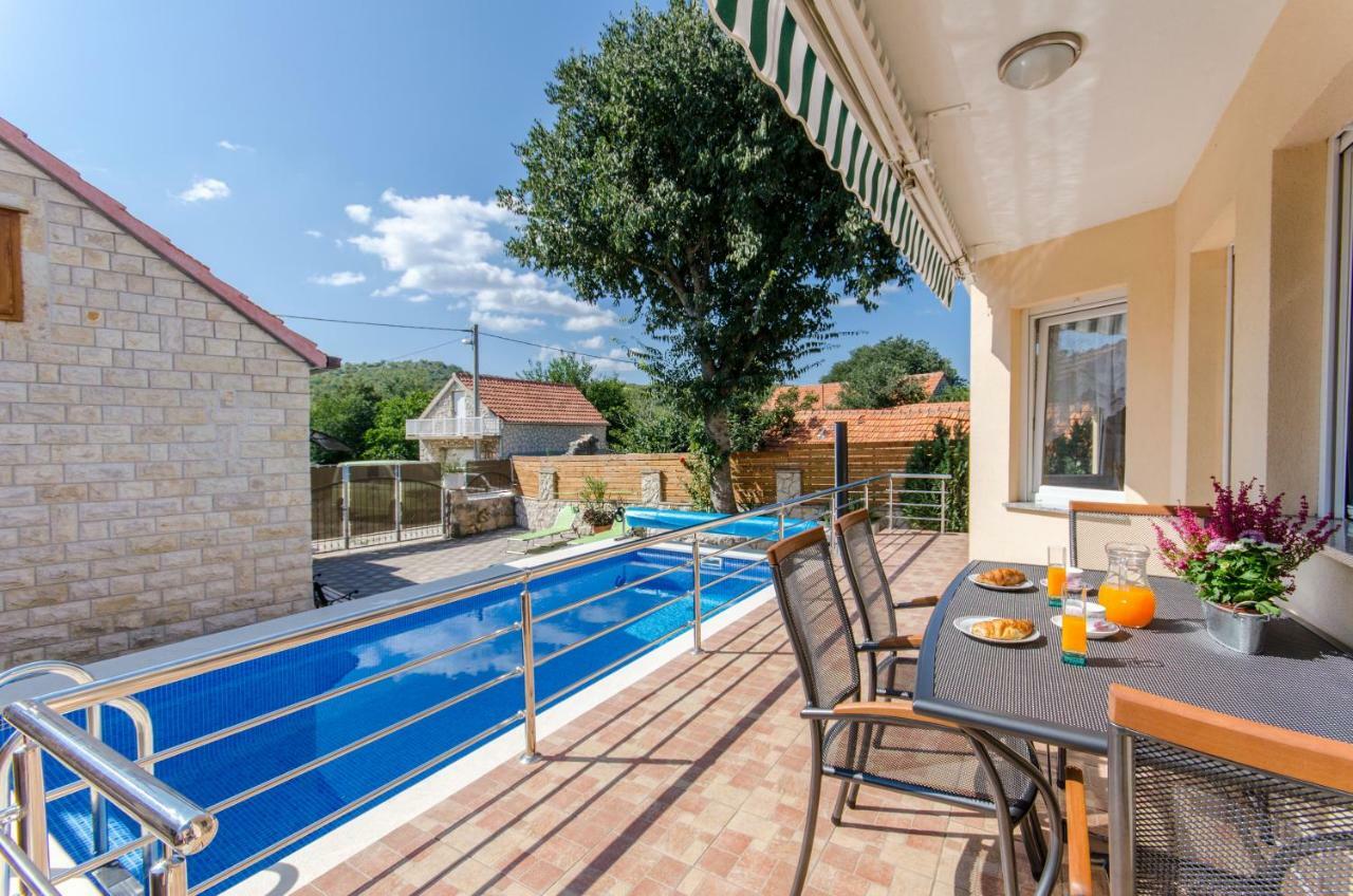 Dalmatian Village Charm - Spacious Villa With Pool Near Trogir Primorski Dolac Extérieur photo