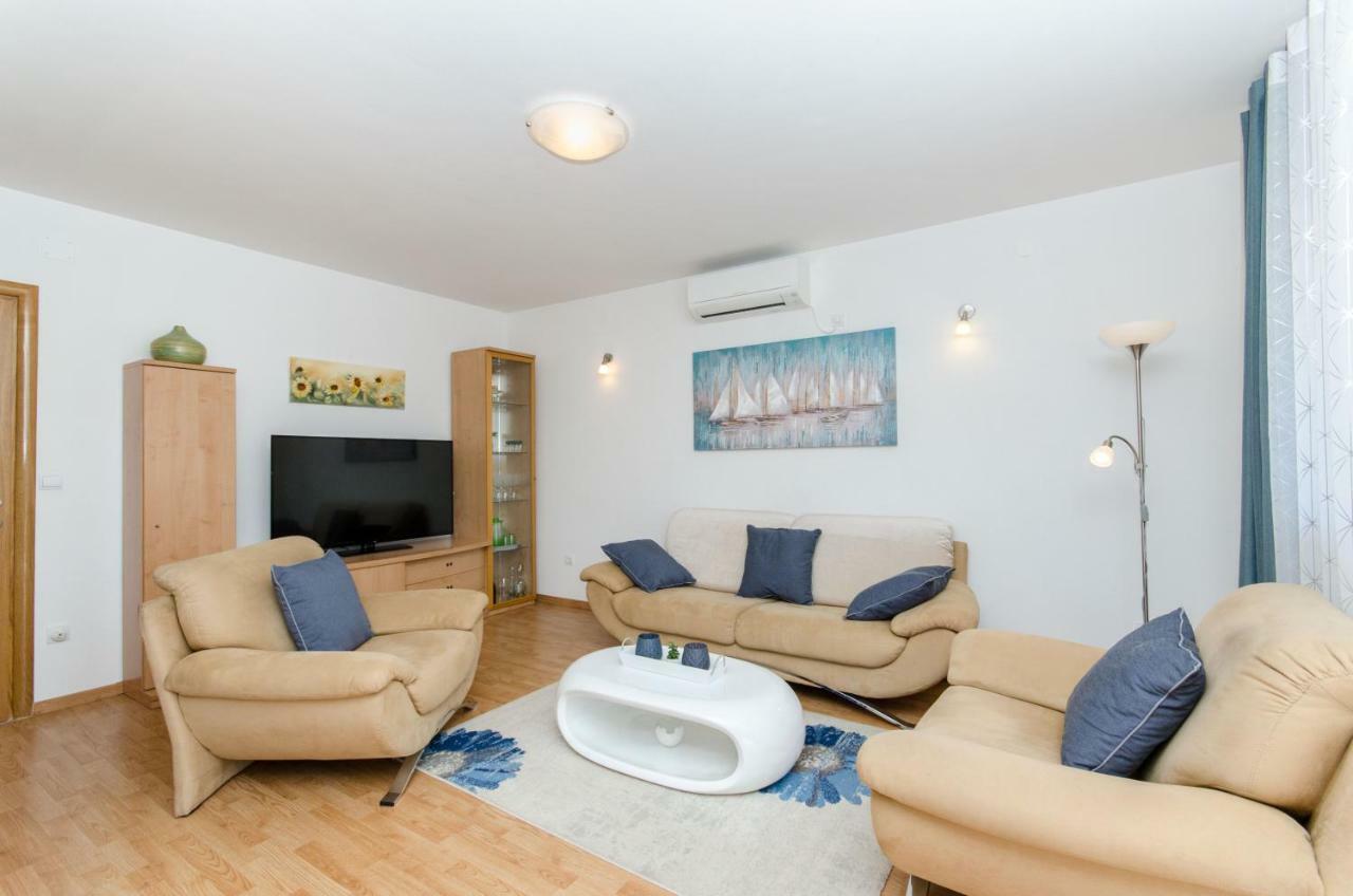 Dalmatian Village Charm - Spacious Villa With Pool Near Trogir Primorski Dolac Extérieur photo