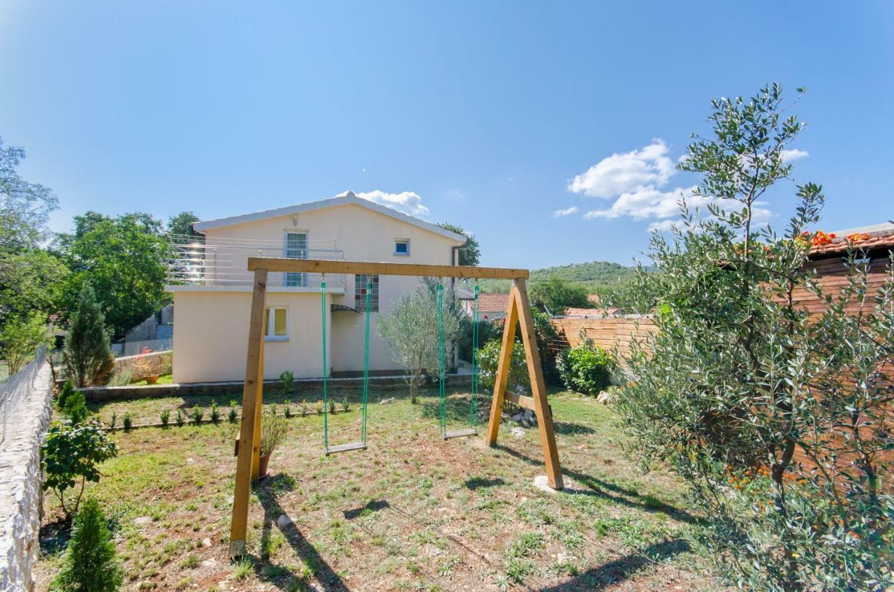 Dalmatian Village Charm - Spacious Villa With Pool Near Trogir Primorski Dolac Extérieur photo